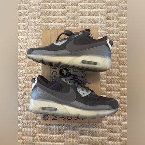 Women’s Air Max Terrascape 90s in Black/Thunder Grey Size 8 in EUC